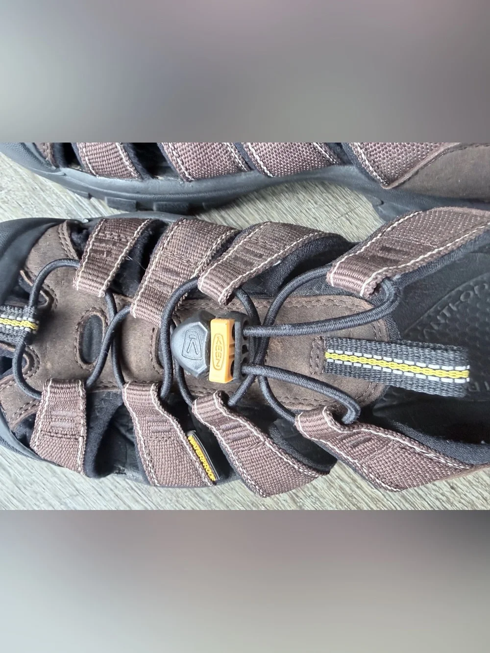 KEEN Men’s 8.5 Brown Closed Toe waterproof Hiking Sport Sandals